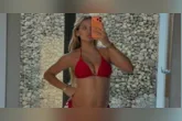 Gabriely Miranda exibiu a barriga de grávida ao posar de biquíni vermelho em fotos compartilhadas nas redes sociais; Endrick se declarou à esposa.