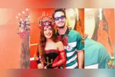 Anitta e Danilo Mesquita posam juntos pela primeira vez durante a coroação da cantora como rainha de bateria da Grande Rio.