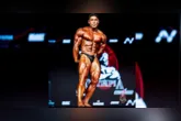 Ramon Dino terminou em terceiro lugar no Mr. Olympia 2026, na Classic Physique, e não conseguiu repetir o título conquistado em 2025.