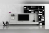 TV na parede ou no rack: a escolha ideal depende do espaço disponível, do conforto visual e da integração com a decoração da sala.