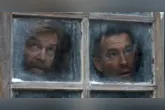 Ryan Reynolds e Kenneth Branagh formam uma dupla improvável em Mayday, comédia de ação e espionagem que estreia na Apple TV.