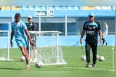 Castro volta aos treinos e pode retornar no jogo contra a Ferroviária. C