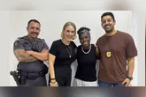 Apesar de a placa não apresentar irregularidades visíveis, a consulta realizada pelos policiais identificou que o carro tinha registro de furto