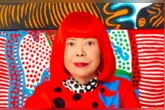 Yauoi Kusama transformou alucinações e experiências pessoais em uma obra que conquistou o mundo.