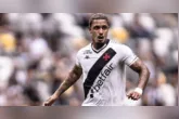 David, atacante do Vasco conhecido como DVD, é alvo de busca e apreensão na Operação A Tropa, que investiga uma organização criminosa suspeita de tráfico de drogas e armas e lavagem de dinheiro.