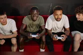 Os críticos do tempo de tela raramente percebem a criatividade que os jogadores demonstram ao organizar jogos em grupo