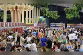 Apresentações levam sertanejo romântico, arrocha e samba amazônico ao público.