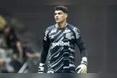 Cirurgia no ombro vai afastar Brazão do gol do Santos, inclusive, na partida contra o Remo no próximo sábado (19)
