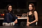 Com receio de que qualquer informação chegue até Ademir, Adriana escolhe um local discreto para conversar com Suely.