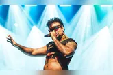 O artista Jeff Moraes apresenta o espetáculo “Príncipe Negro – Uma Realeza Amazônica”, que reúne música, teatro, dança e tecnologia em Belém.