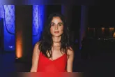 Nanda Costa anunciou nas redes sociais que adotará o nome artístico Nanda Costta, com dois Ts, por influência da numerologia.