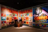 “Chaves: A Exposição” reúne cenários da Vila e personagens que marcaram gerações; crianças de até 12 anos terão entrada gratuita durante o feriado.