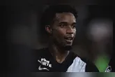 Thiago Mendes, volante do Vasco, pediu desculpas após compartilhar montagem que provocou o Boca Juniors e receber ataques racistas nas redes sociais.
