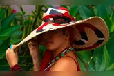 Cantautora e instrumentista amazônida, Mainumy nasceu em Mairí Tupinambá, em Belém. Sua produção transita entre tradição e criação contemporânea, em uma trajetória que reúne experiências em coletivos, apresentações e processos formativos.