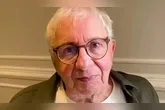 Por meio de uma nota publicada no Instagram, nesta terça-feira (21/10), o ator justificou a retirada da profissional e ainda se desculpou com o público que precisava da acessibilidade para assistir.