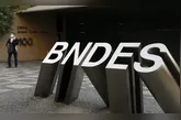O BNDES nega crédito a clubes após a proibição das apostas no Brasil. Entenda os impactos financeiros e as reações do setor esportivo.