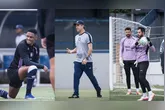A equipe azulina realizou os últimos trabalhos antes do duelo e entra em campo em busca de uma reação na competição.