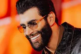 Uma das marcas do cantor era usar a barba grande.