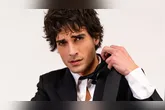 Fiuk exibe novo visual após harmonização facial durante participação no Fofocalizando; mudança dividiu opiniões nas redes sociais.