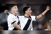 Lescano (direita) marcou com passe de Bruno Duarte (esquerda).