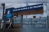 O Remo divulgou um vídeo nas redes sociais mostrando o avanço das obras do CT, em Outeiro. As imagens destacam a reta final do pórtico de entrada, a preparação dos campos, a construção do bloco principal e os muros de fechamento do espaço.