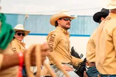 César Rincon é detido pela polícia com 329 munições encontradas em seu rancho. Entenda os detalhes da operação e as declarações do influenciador.