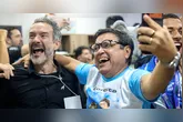 Maia (direita) ao lado de Márcio Tuma, presidente do Paysandu, comemorando o hexa da Copa Verde.