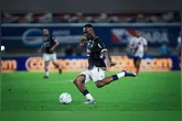 Tchamba está fora do duelo contra o Vasco devido a lesão no joelho, complicando os planos do Remo na busca por pontos no Brasileirão.