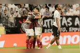 Corinthians sofre mais uma derrota no Brasileirão e acumula sete jogos sem vencer, aumentando a pressão sobre a equipe e o técnico Fernando Diniz.