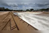 O Centro de Treinamento do Remo avança com obras em suas instalações, incluindo acesso, campos e bloco principal, com previsão de finalização em breve.