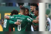 Palmeiras brilha na goleada sobre o Vasco e se destaca na liderança do Brasileirão.