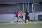 Os três jogadores apareceram nas imagens do treinamento divulgadas pelo clube utilizando chuteiras e participando de atividades com bola