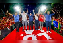 De acordo com a primeira-dama, Janja da Silva, cerca de 100 mil presentes lotaram a Praça da República para acompanhar o evento.