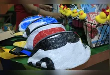 Conheça como Aleson Ferreira transforma faixas de aparelhagem em pochetes e ecobags exclusivas, promovendo a sustentabilidade no Círio.