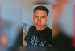 Corpo de Carlos Antônio, de 22 anos, estava ao lado de sua motocicleta; polícia investiga hipótese de acidente.