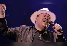 Jato do cantor pegou fogo durante pouso no Rio Grande do Norte; artista e equipe não se feriram gravemente e agenda será retomada no sábado (19).
