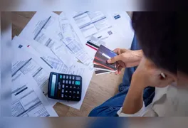 Pesquisa revela que problemas financeiros tiram o sono de 71% dos brasileiros e impactam humor, autoestima e concentração.