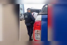 Suspeito entrou em confronto físico com o irmão da vítima e precisou ser contido pela Guarda Municipal com uso de taser.