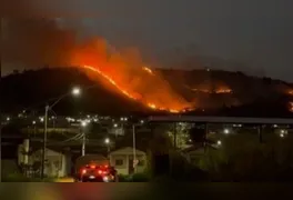 Chamas destruíram cerca de 16,53 hectares no Morro das Antenas e no bairro Residencial Canaã. Fogo foi controlado após oito horas de atuação de brigadas