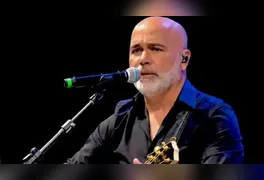 O cantor e compositor Rick Sollo em apresentação musical. Além do sucesso nos palcos com a dupla Rick & Renner, o artista assinou grandes hits da música sertaneja.