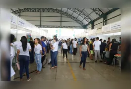 Estudantes realizam teste vocacional e recebem orientação de carreira durante a Feira de Profissões na Estação Conhecimento Marabá.