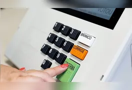 Urna eletrônica pronta para uso; eleitores devem checar local de votação com antecedência no aplicativo e-Título.