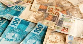 A segunda parcela do 13º salário vai chegar mais cedo na conta do trabalhador
