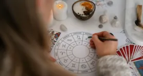 Amor, dinheiro, trabalho e novas oportunidades movimentam os signos nesta terça-feira (08/09); confira o que o horóscopo de hoje reserva para você.