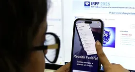 Receita Federal paga 4º lote do IRPF 2026. Veja como consultar sua restituição e o que fazer em caso de problemas nas informações.