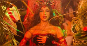 Anitta foi coroada rainha de bateria da Grande Rio durante evento na quadra da escola, em Duque de Caxias, no Rio de Janeiro.