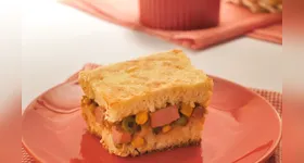Aprenda a preparar um delicioso cachorro-quente de forno com nossa receita fácil e prática que rende 6 porções!
