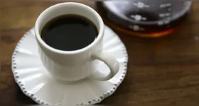 A cafeína atua bloqueando os receptores de adenosina