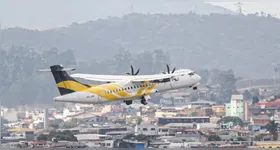 Avião da empresa Voepass decolando no aeroporto de Guarulhos-SP