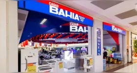 O Grupo Casas Bahia entrou com pedido de recuperação judicial em São Paulo. A empresa citou juros elevados, restrição ao crédito, aumento do custo financeiro e pressão sobre o consumo entre os fatores que agravaram sua situação.